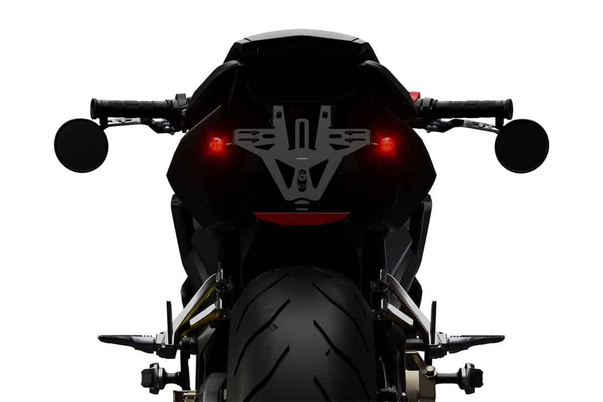 Vista trasera de la moto con retrovisores bar-end Highsider Pro y luces LED.