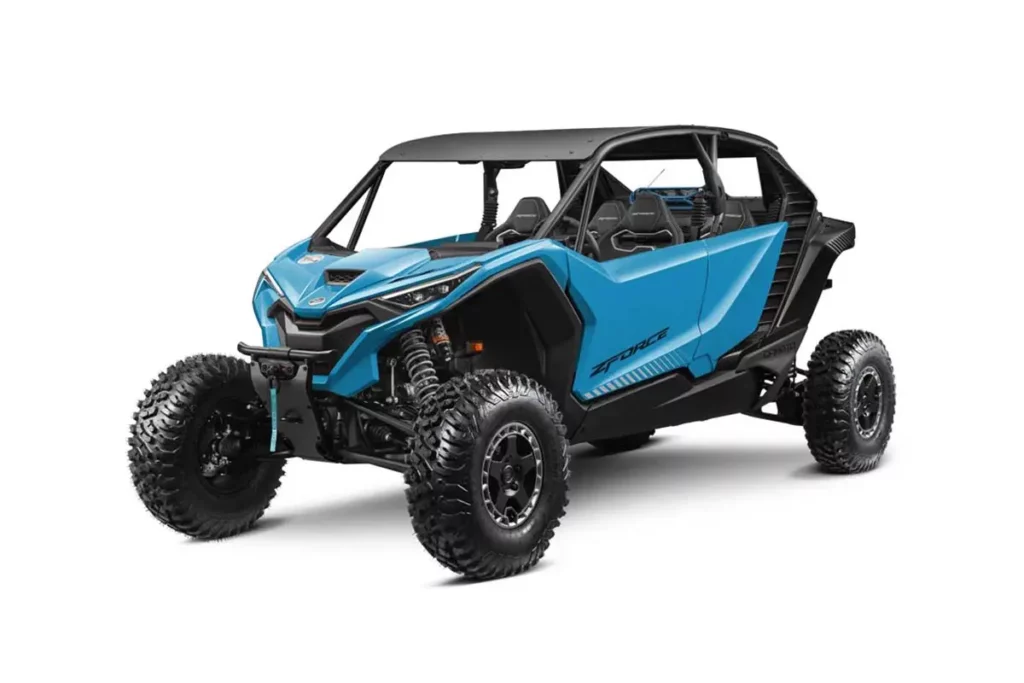 CFMOTO Z10-4 Basic 2027 en vista de tres cuartos
