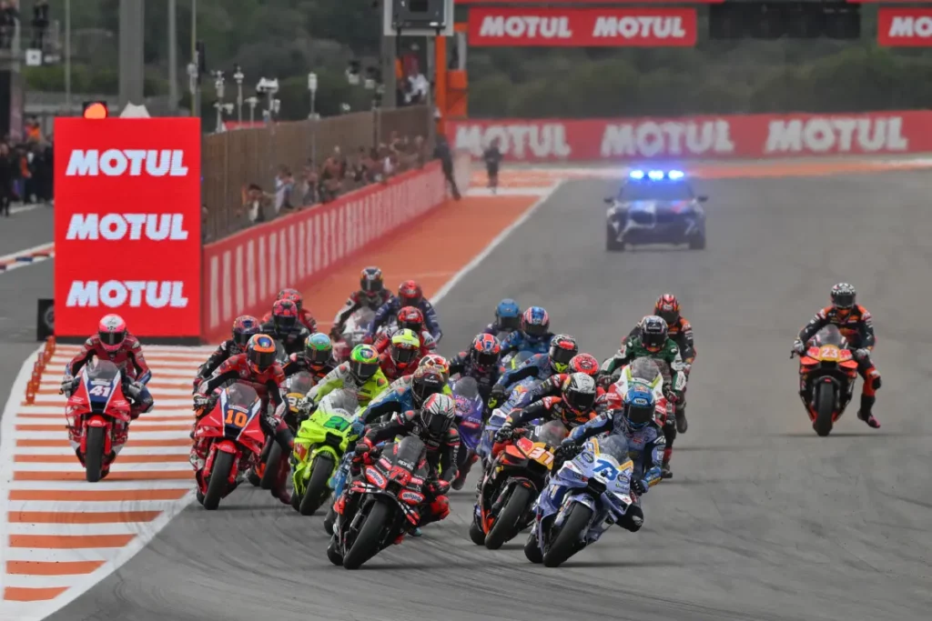 MotoGP mantiene Valencia como cierre de temporada en 2027: estas son las fechas 2 Salida del Gran Premio de Valencia de MotoGP en el Circuit Ricardo Tormo