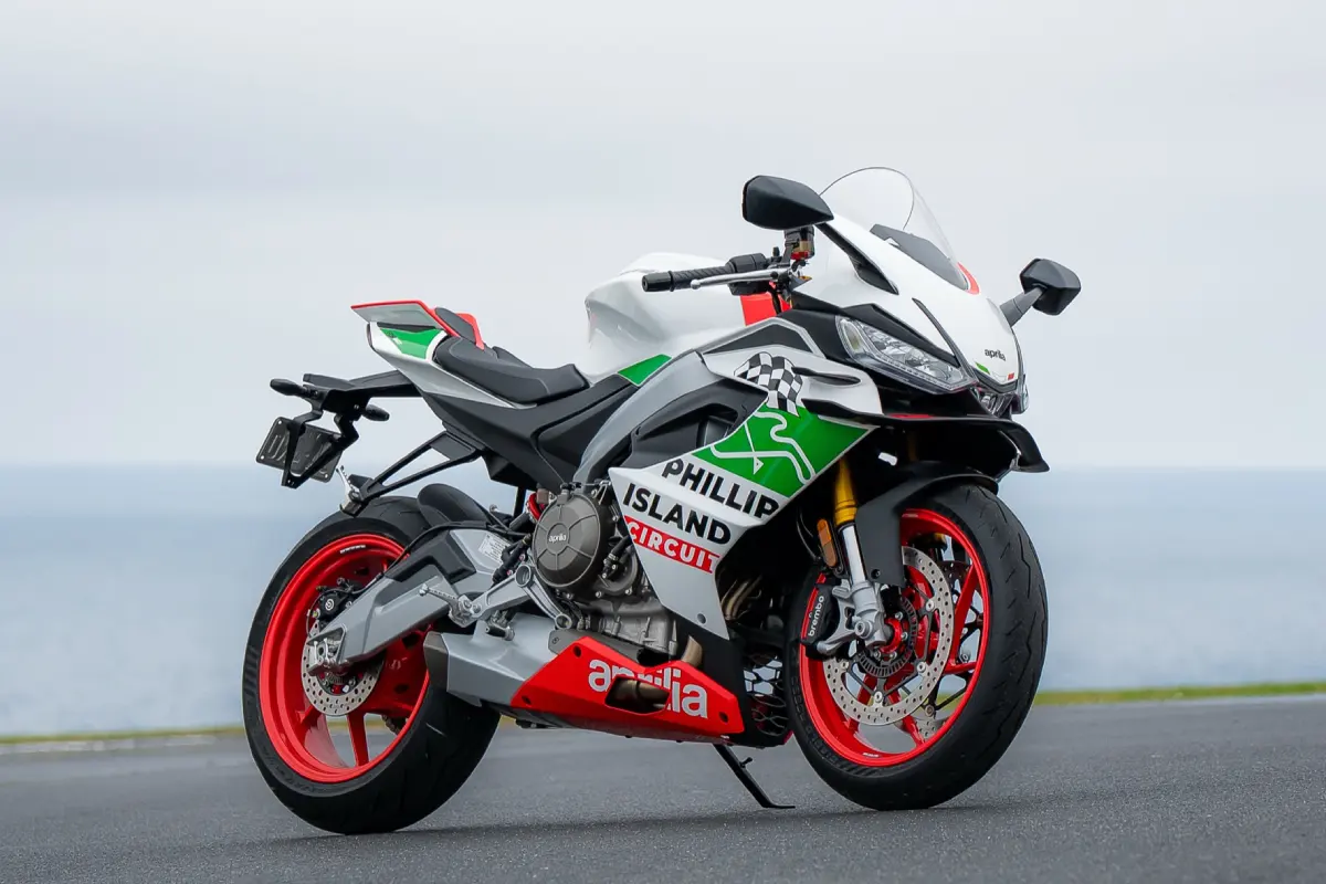 Diez victorias y un circuito que se despide: así nace la Aprilia RS 660 Phillip Island Tribute 3 Diez victorias y un circuito que se despide: así nace la Aprilia RS 660 Phillip Island Tribute