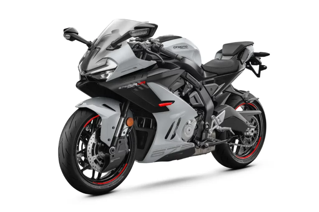 Todas con una moto china: la CFMOTO 675SR-R hará historia en el Mundial femenino 5 CFMOTO 675SR-R gris vista en tres cuartos delantero