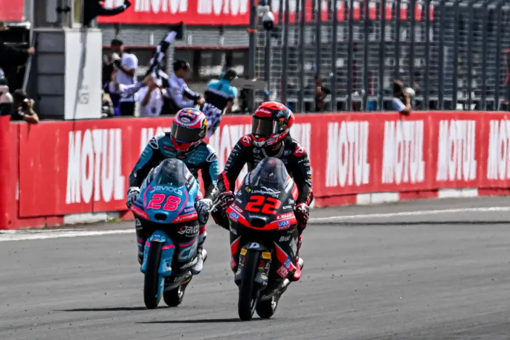 Marc Márquez golpea dos veces en Motegi y aprieta al máximo el Mundial de MotoGP 7 David Almansa y Máximo Quiles tras la carrera de Moto3 del Gran Premio de Japón 2026