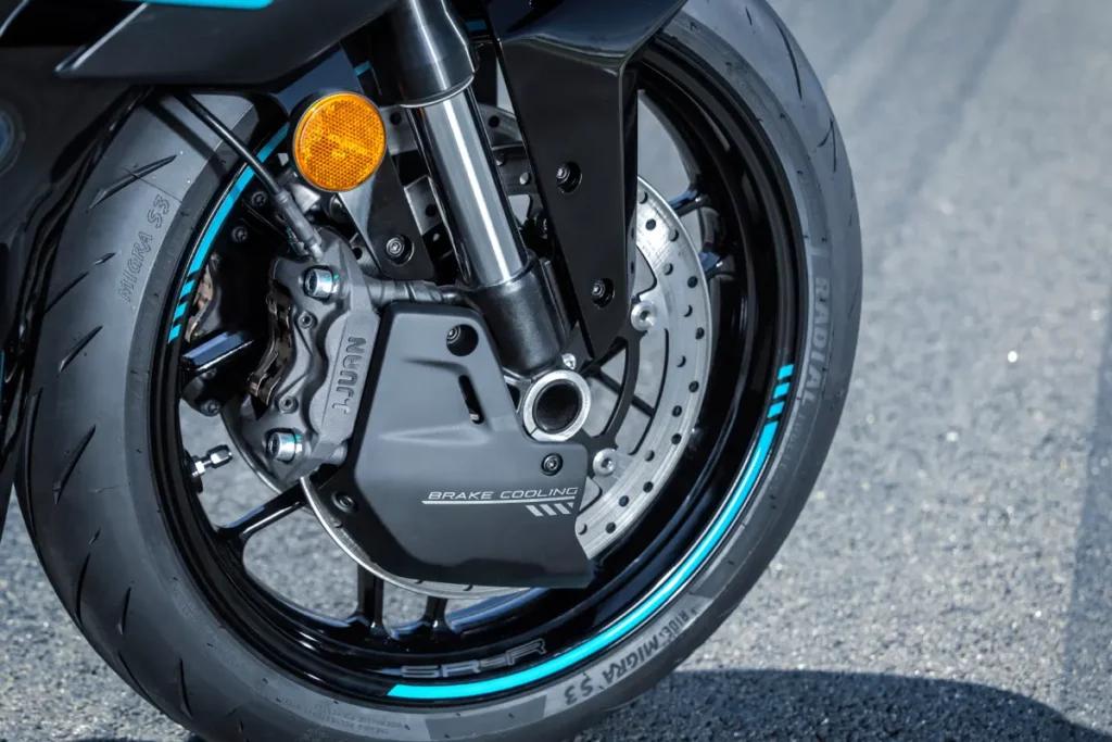 Todas con una moto china: la CFMOTO 675SR-R hará historia en el Mundial femenino 4 Detalle del freno delantero de la CFMOTO 675SR-R