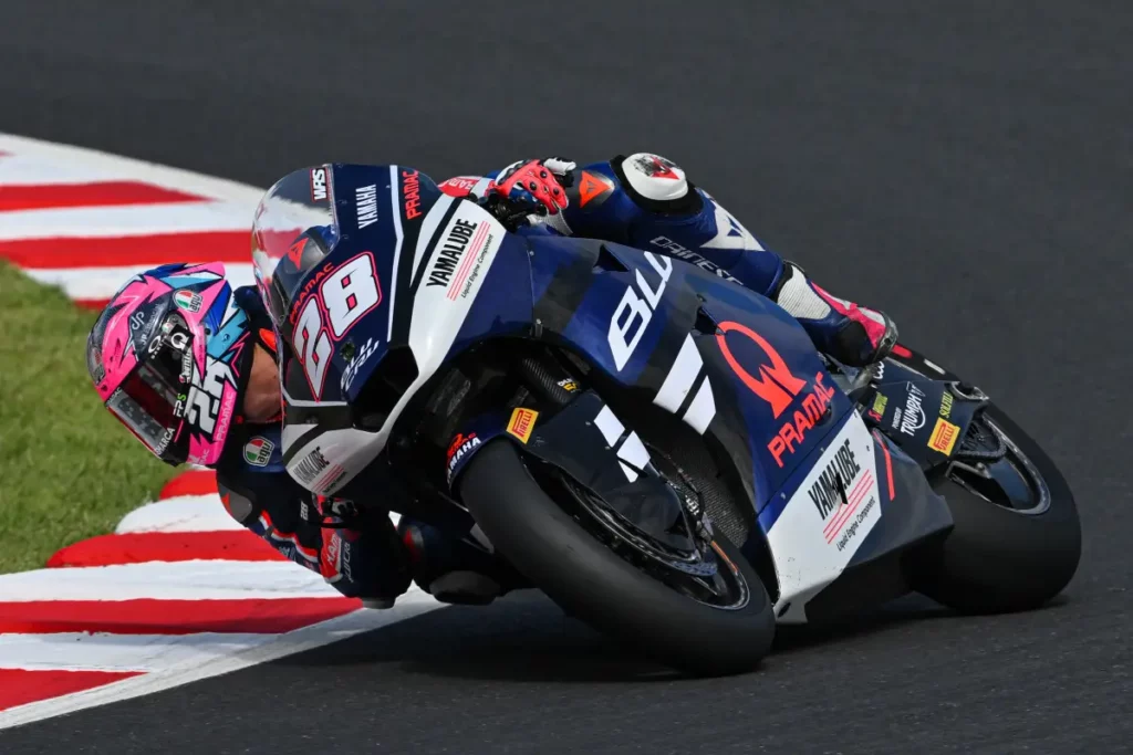 Marc Márquez golpea dos veces en Motegi y aprieta al máximo el Mundial de MotoGP 6 Izan Guevara con la Yamaha de Pramac durante el Gran Premio de Japón de Moto2 2026