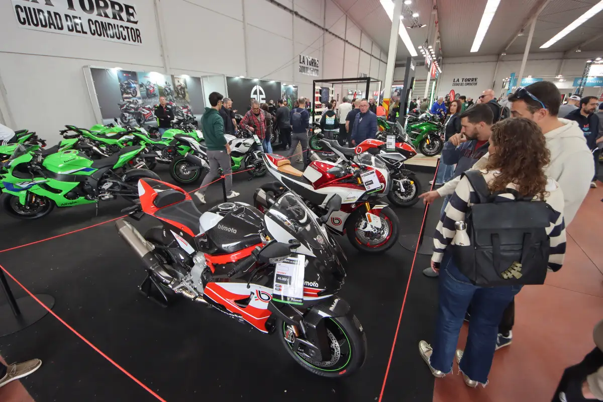 Madrid X Moto repetirá en 2027 después de reunir a casi 19.000 visitantes en su estreno 1 Zona de exposición de Madrid X Moto con varias motos Kawasaki y Bimota